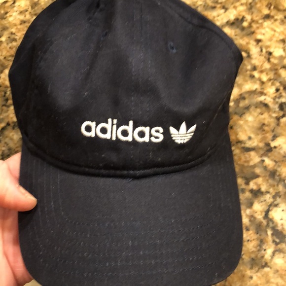 Men’s adidas hat - Picture 3 of 10
